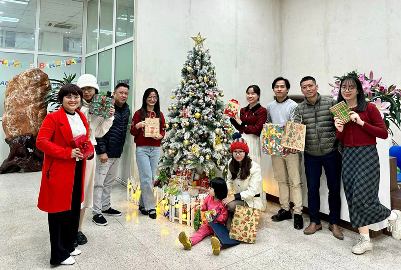 Headway JSC Tổ Chức Trao Đổi Quà Noel Nhân Dịp Lễ Giáng Sinh Năm 2023