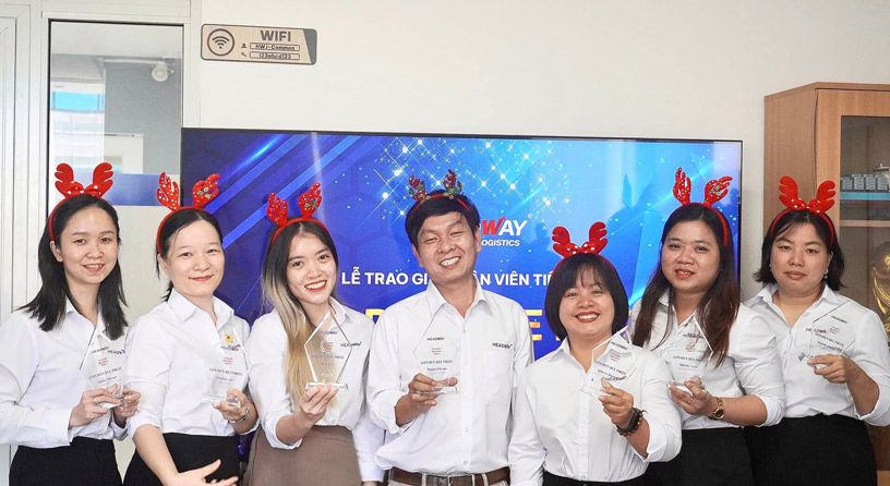 Headway JSC Trao Giải Thưởng Nhân Viên Tiêu Biểu “Golden Bee Prize” Quý 4/2023